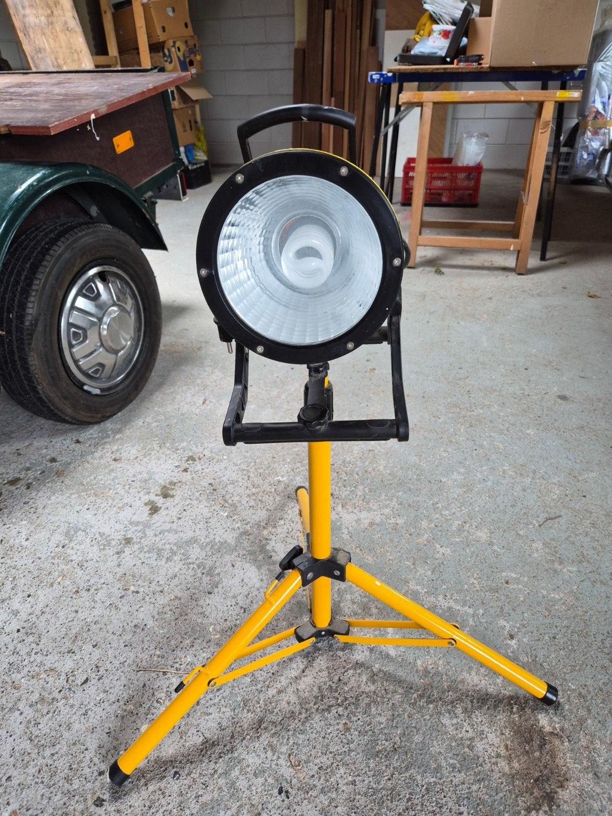 Schijnwerper op statief - Krachtige LED bouwlamp, Ophalen, Gebruikt, Met statief, Lamp met armatuur