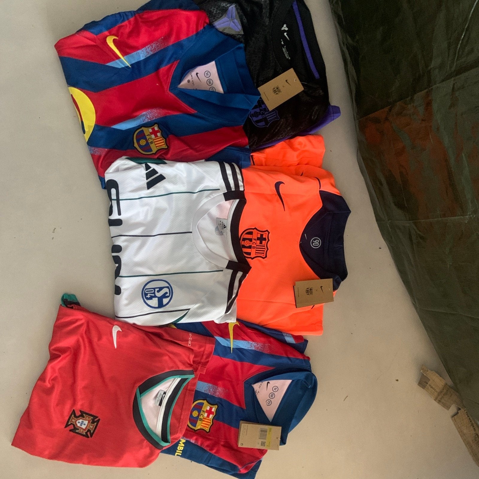 Voetbalshirts: FC Barcelona, Schalke 04, Portugal (Nieuw), Maat M, Ophalen of Verzenden, Nieuw, Shirt