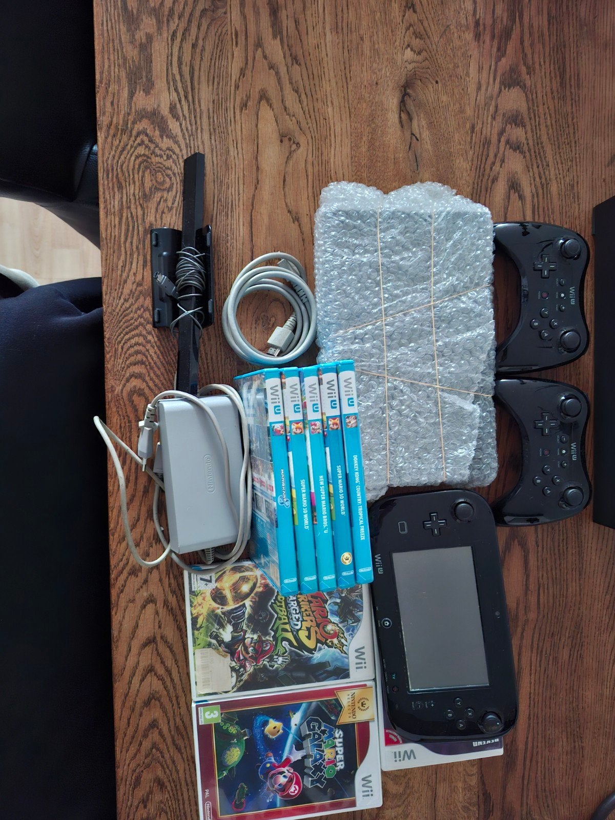 Wii U Compleet met 2 Controllers en 6 Games, Ophalen of Verzenden, Zo goed als nieuw, Met 2 controllers, Met games