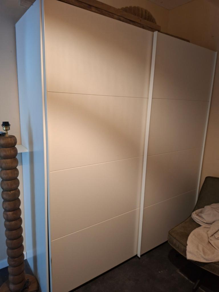 Kleding kast, vandaag ophalen svp, Ophalen, 50 tot 75 cm, 200 cm of meer