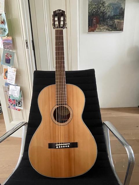 Guild P-240, Muziek en Instrumenten, Ophalen, Zo goed als nieuw, Western- of Steelstringgitaar, Met koffer