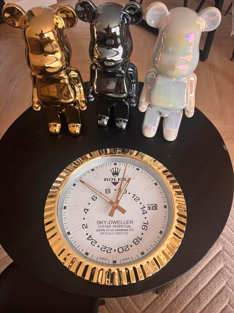 LUXE Rolex Sky-Dweller Wandklok Goud met Witte Wijzerplaat, Ophalen of Verzenden, Nieuw, Analoog, Wandklok