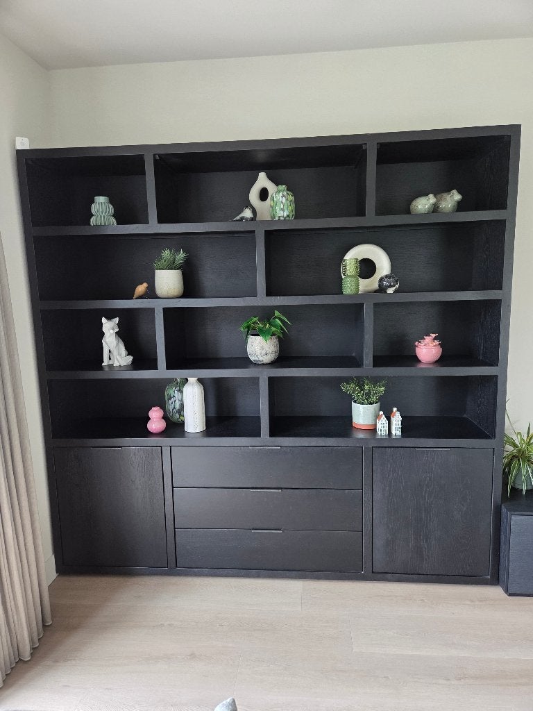 Ruime zwarte wandkast eikenhout - ZGAN, Ophalen, Met deur(en), 200 cm of meer, Eikenhout