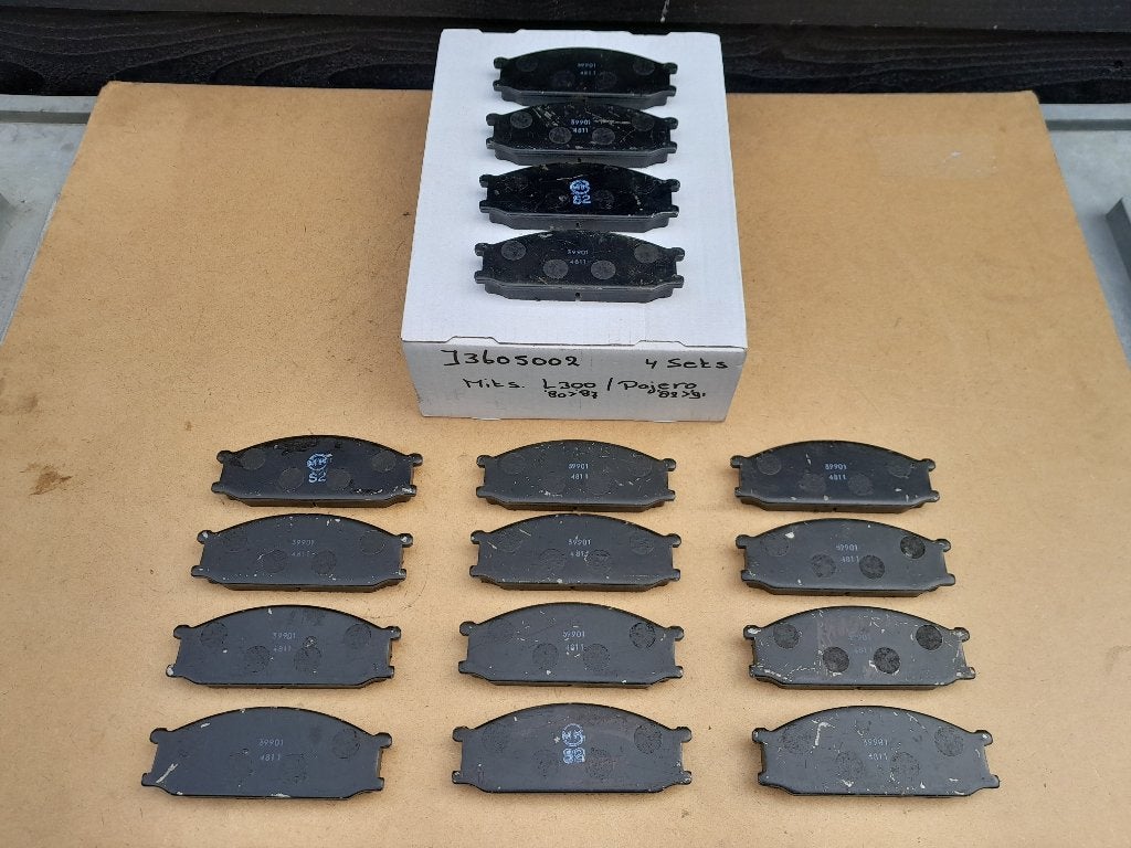 4x SET REMBLOKKEN - NIEUW - MITSUBISHI L300 PAJERO SAPPORO, Verzenden, Nieuw, Oldtimer onderdelen