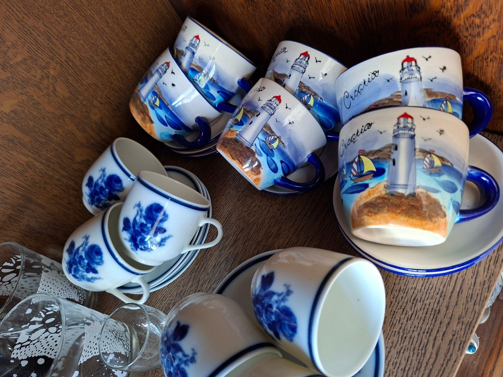Diverse kopjes en schotels. Delfts blauw, Ophalen of Verzenden, Porselein, Overige stijlen, Kop(pen) en/of Schotel(s)