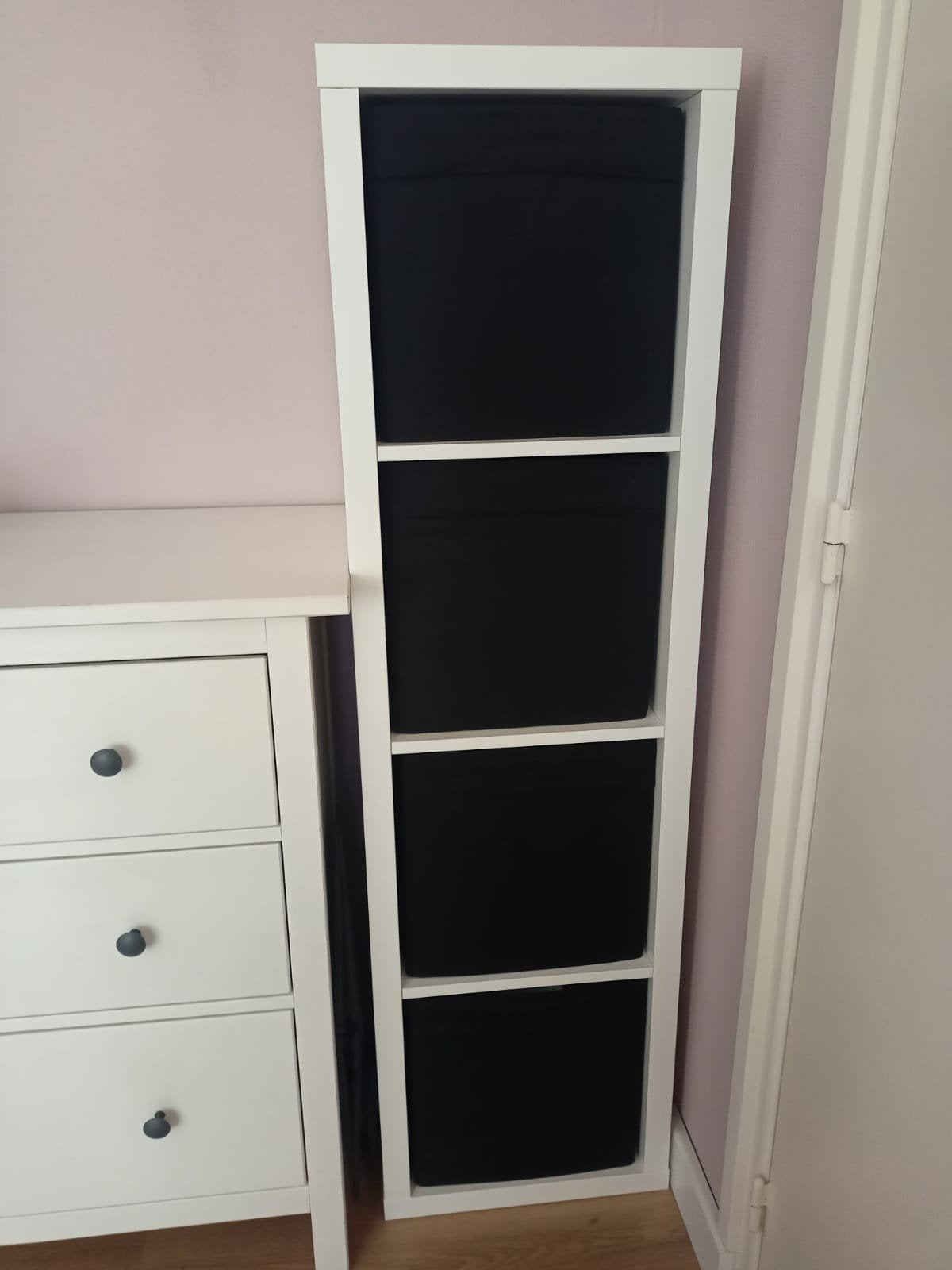 IKEA KALLAX Open kast wit met 4 zwarte DRÖNA bakken, Ophalen, Zo goed als nieuw