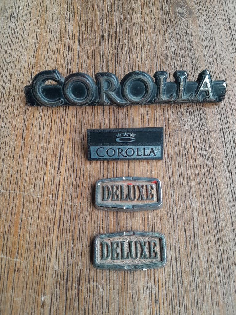 LOGO / EMBLEMEN SET - TOYOTA COROLLA KE30 - voor Liefhebber, Verzenden