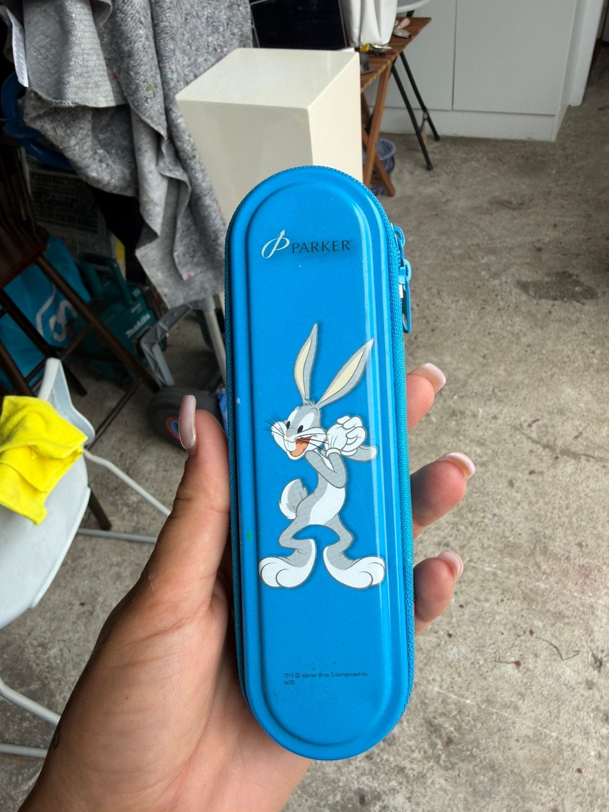 Etui Parker met een afbeelding van Bugs Bunny, Spelcomputers en Games, Ophalen, Zo goed als nieuw