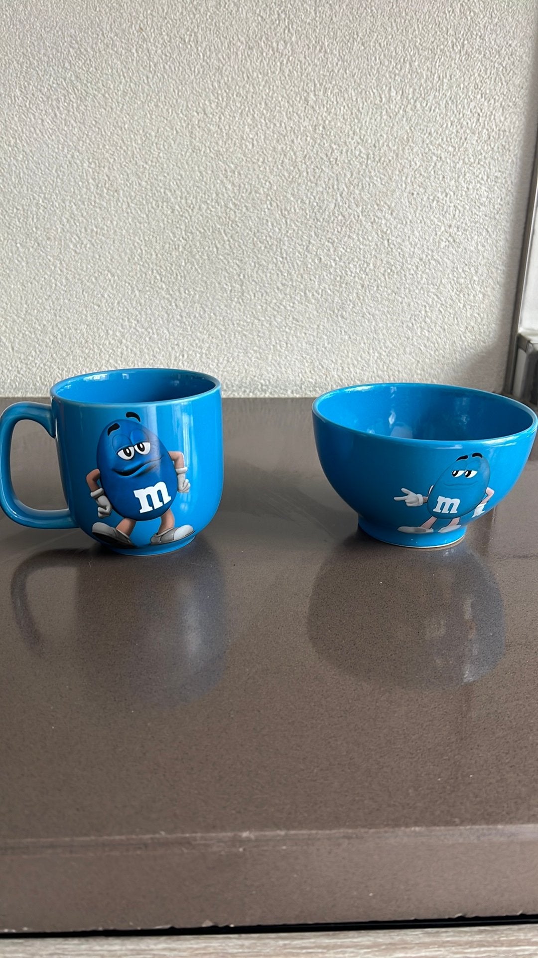 M&M’s blauw setje kom + beker, Ophalen of Verzenden, Zo goed als nieuw, Overige stijlen, Kop(pen) en/of Schotel(s)