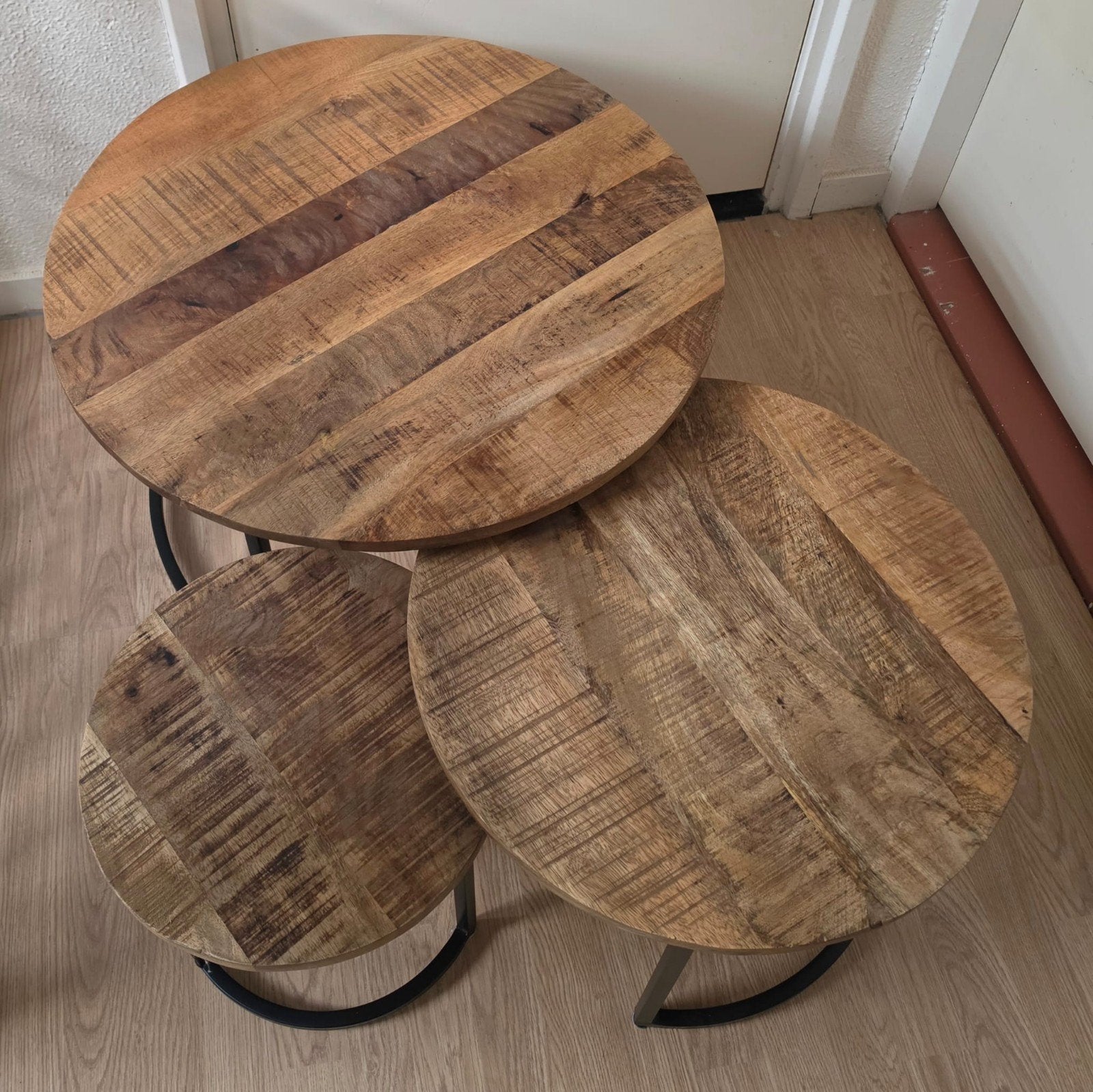 Set van 3 ronde mangohouten bijzettafels, Ophalen, Zo goed als nieuw, Rond, Hout