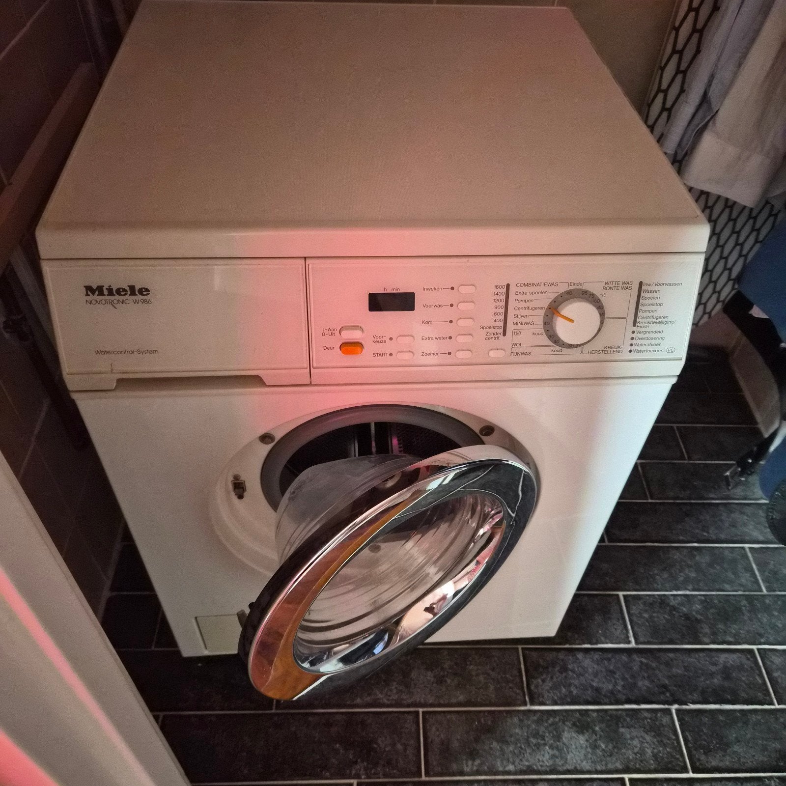 Miele Novotronic W986 Wasmachine - Goede staat, Witgoed en Apparatuur, Wasmachines, Gebruikt, Voorlader, 1600 toeren of meer, Ophalen
