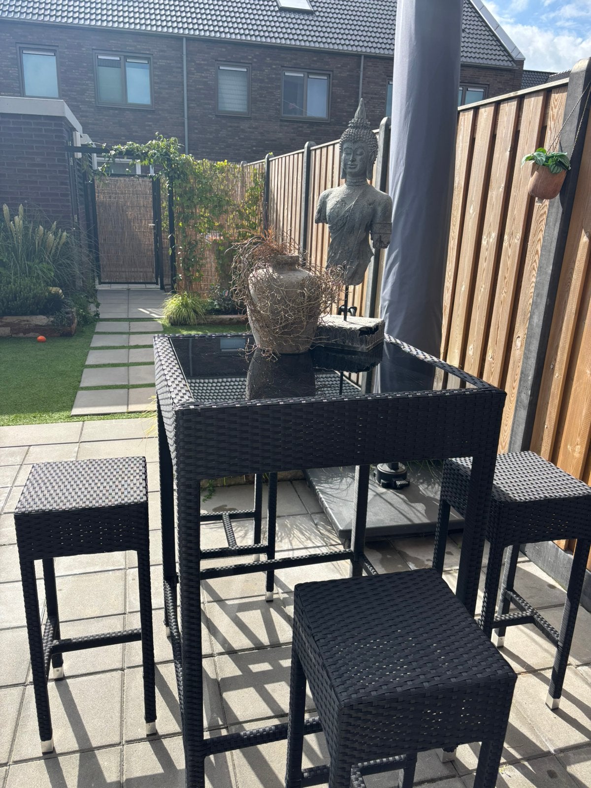 Gezellig hoge tafel met  vier krukken, Ophalen, 4 zitplaatsen, Gebruikt, Wicker