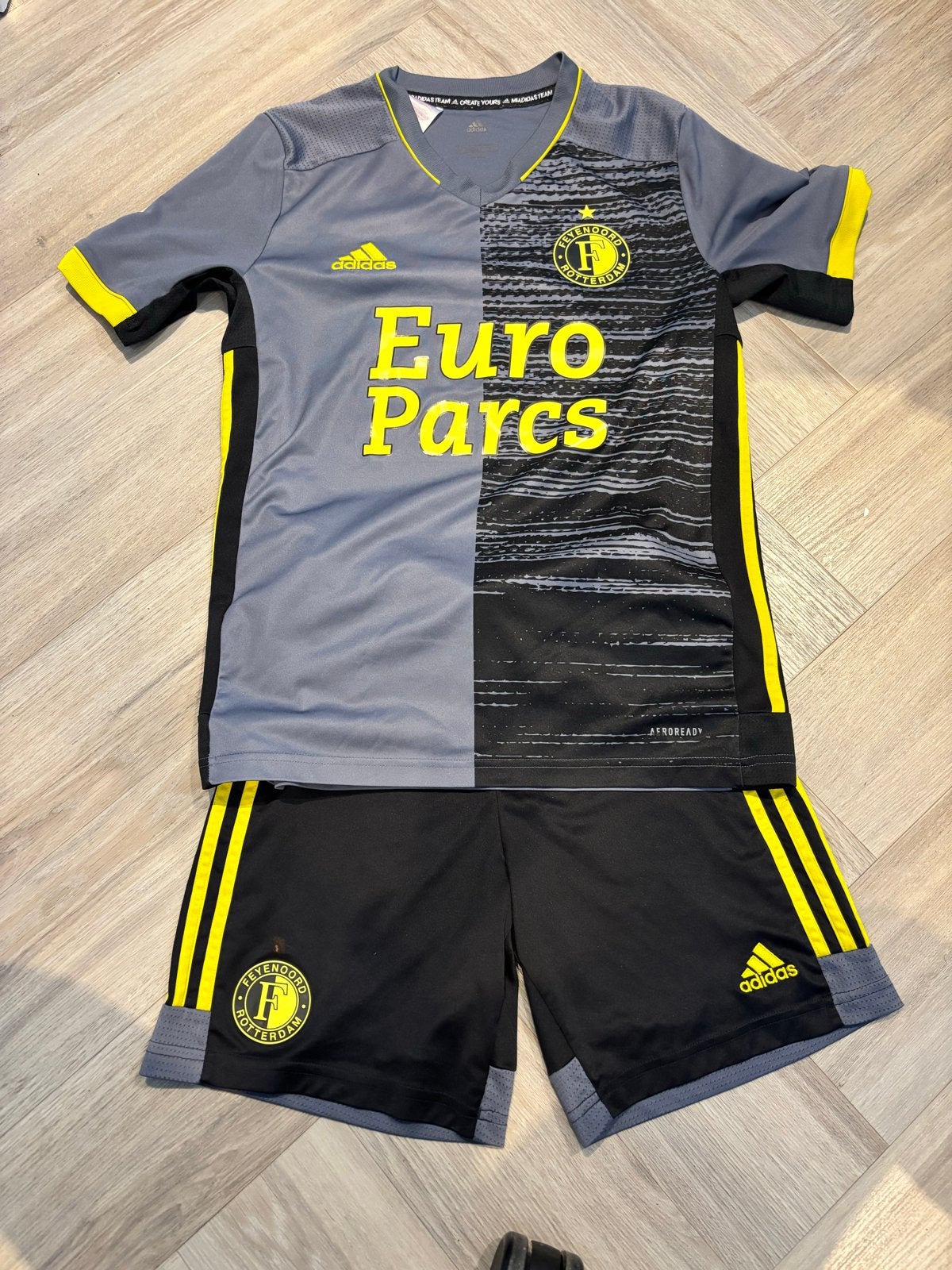 Feyenoord Adidas Voetbaltenu - Maat 152/164, Ophalen of Verzenden, Zo goed als nieuw, Jongen of Meisje