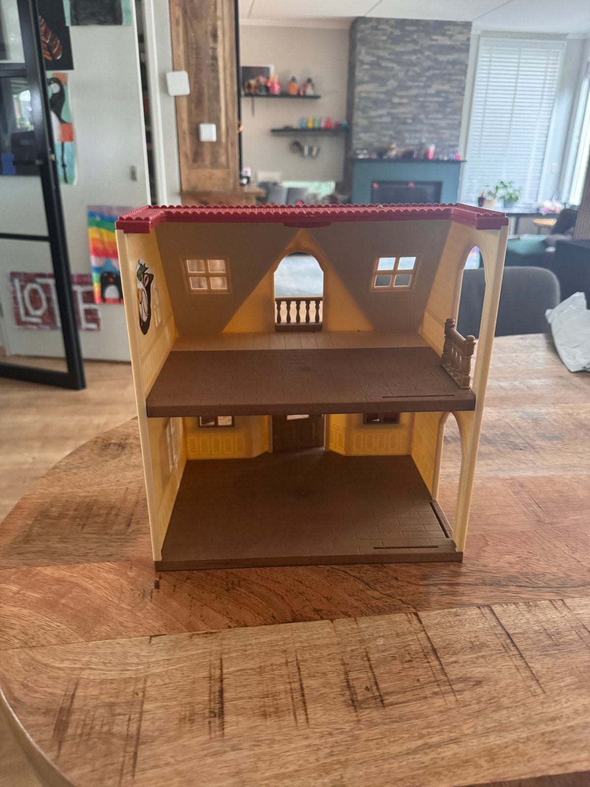 Leuk poppenhuis met rood dak, Kinderen en Baby's, Speelgoed | Poppenhuizen, Ophalen of Verzenden, Gebruikt, Poppenhuis