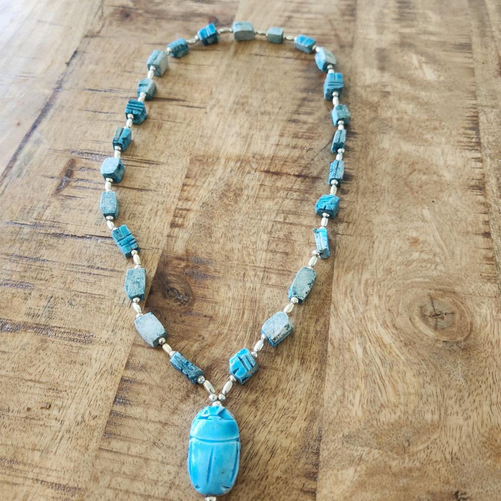 Turquoise ketting met scarabee hanger, Ophalen