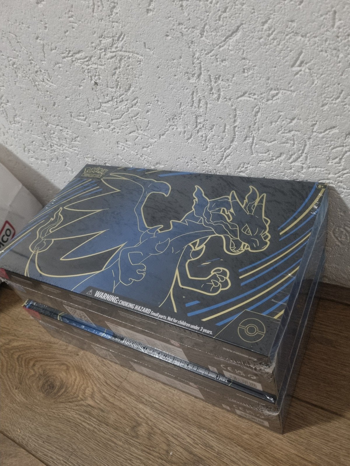 Pokémon Charizard Ultra Premium Collection Box, Ophalen of Verzenden, Nieuw, Boosterbox