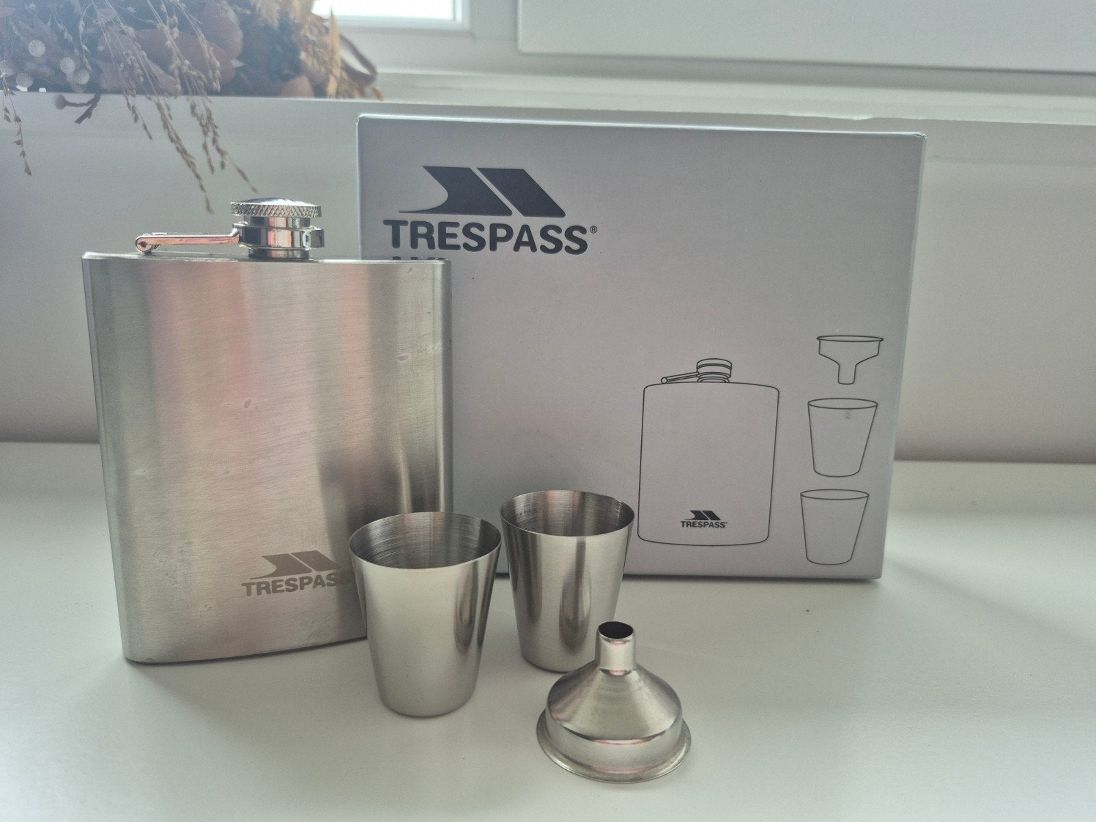 Trespass RVS Heupfles Set - 200ml met 2 Bekers & Trechter, Overige typen, Ophalen of Verzenden, Metaal, Overige merken