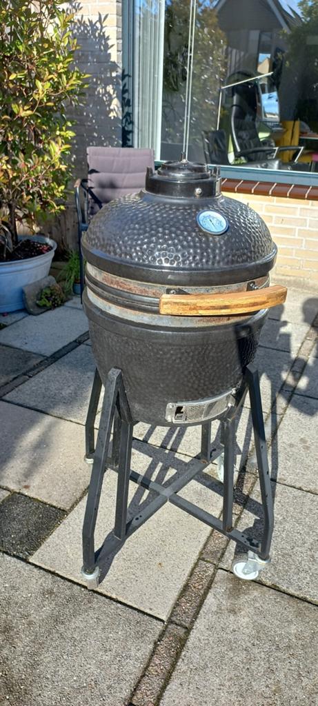 Kamado egg barbecue verrijdbaar, Tuin en Terras, Houtskoolbarbecues, Ophalen, Gebruikt