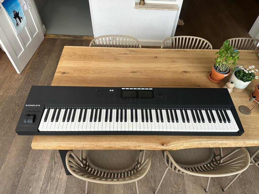 Native Instruments Komplete Kontrol S88 MK2 ,88 midiklavier, Ophalen of Verzenden, Zo goed als nieuw, Zwart