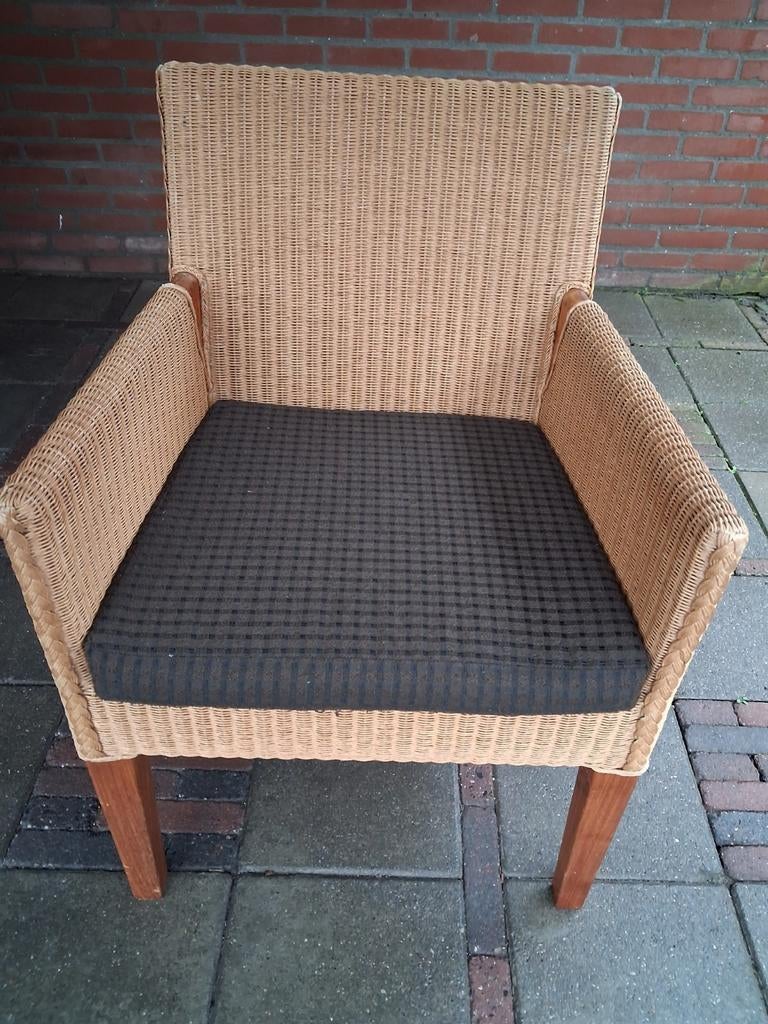 4 loom stoelen met losse kussens.Totaal E 20,--, Ophalen, Gebruikt, Bruin