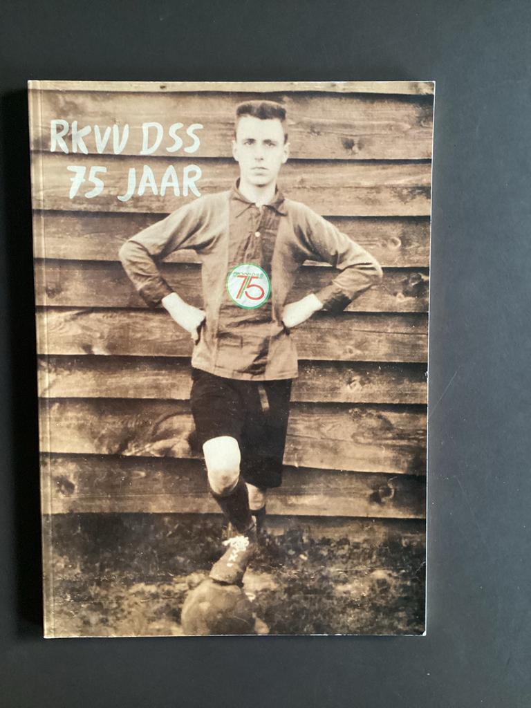 RKVV DSS 75 jaar Haarlem voetbal 1919 - 1994, Ophalen of Verzenden, Zo goed als nieuw, Balsport