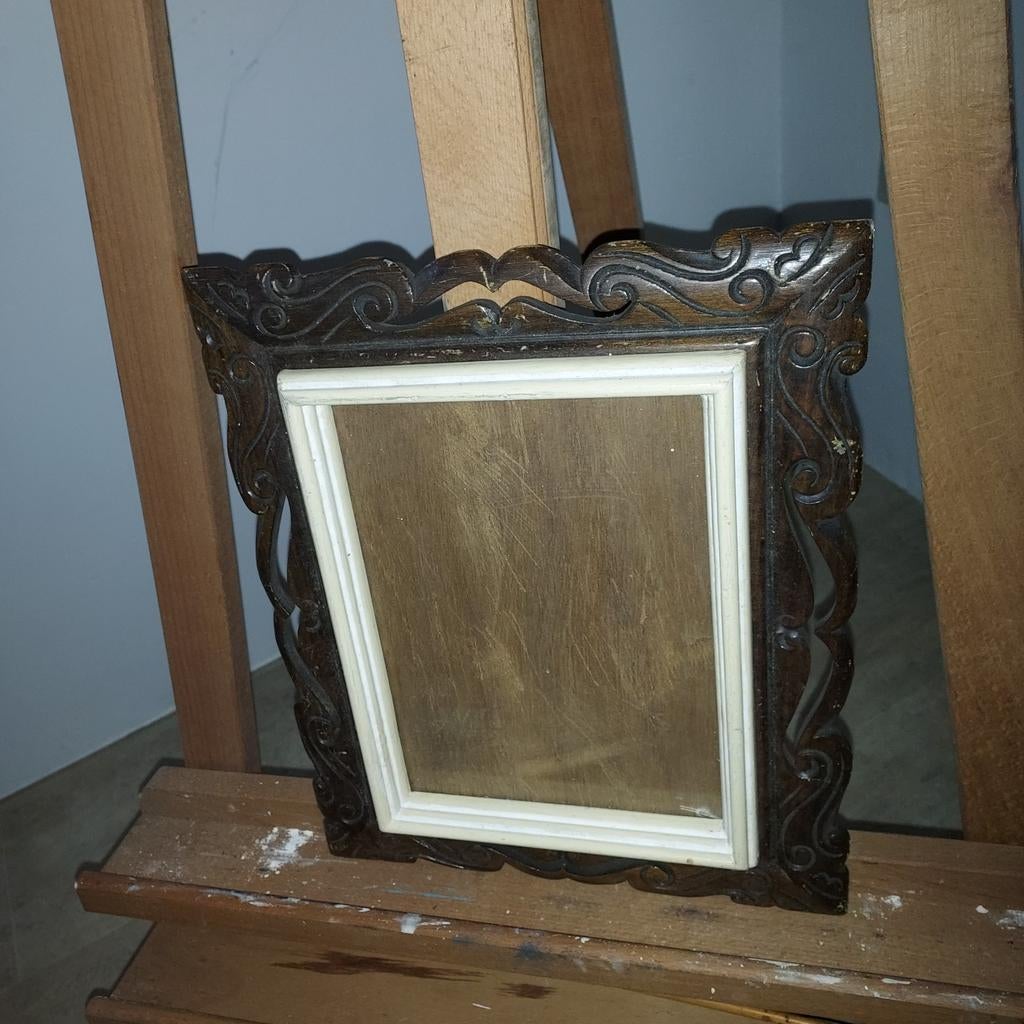 Houten fotolijst met sierlijke details, Minder dan 50 cm, Gebruikt, Ophalen of Verzenden, Minder dan 50 cm