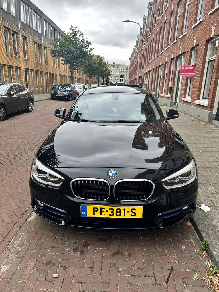 BMW 1-Serie 118i 136pk EDE Aut 2017 Zwart, Auto's, 65 €/maand, 1295 kg, Zwart, Origineel Nederlands