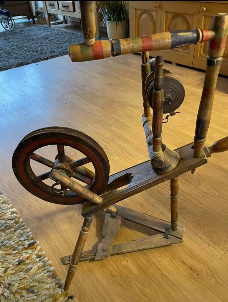 ouderwetse antieke spinnenwiel, Ophalen, Zo goed als nieuw, Spinnewiel