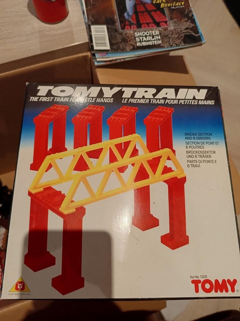 RETRO 1980'S B0XED TOMY TREINBRUGGENSCHAPPEN EN 6 LIGERS, Ophalen of Verzenden, Gebruikt