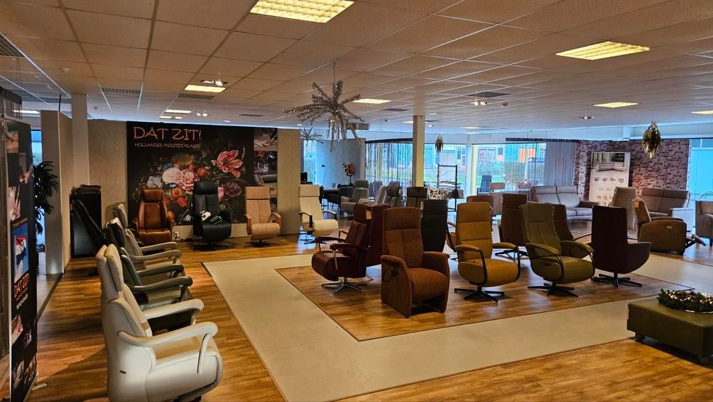 Gebruikte en nieuwe sta op stoelen en relax fauteuils