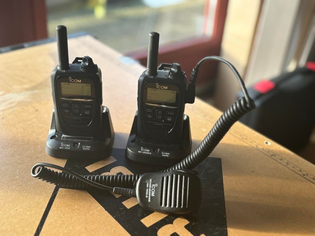Icom IP501H LTE Portofoon Set + Handset (met evt 3e porto), Ophalen, Gebruikt, 15 km of meer, Portofoon of Walkie-talkie