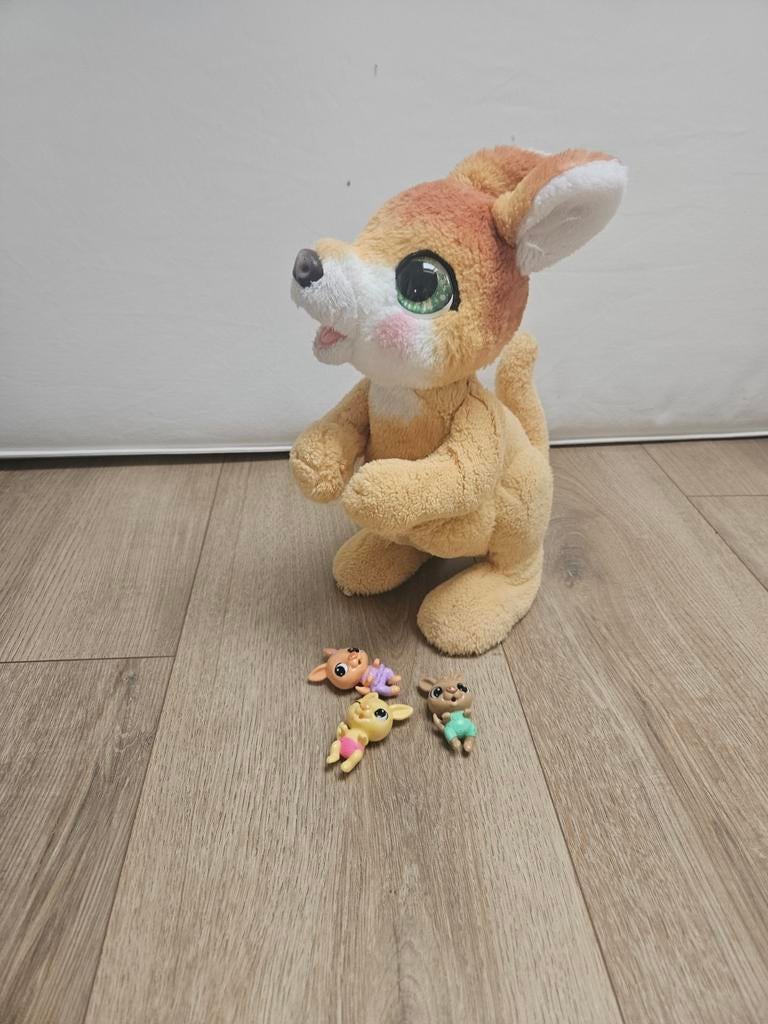 Schattig Kangaroo Knuffel met Mini Figuren, Ophalen of Verzenden, Zo goed als nieuw, Overige typen