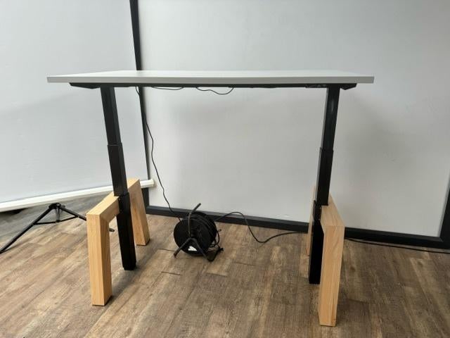 Markant Max Hybrid zit-sta bureau, Ophalen of Verzenden, Elektrisch