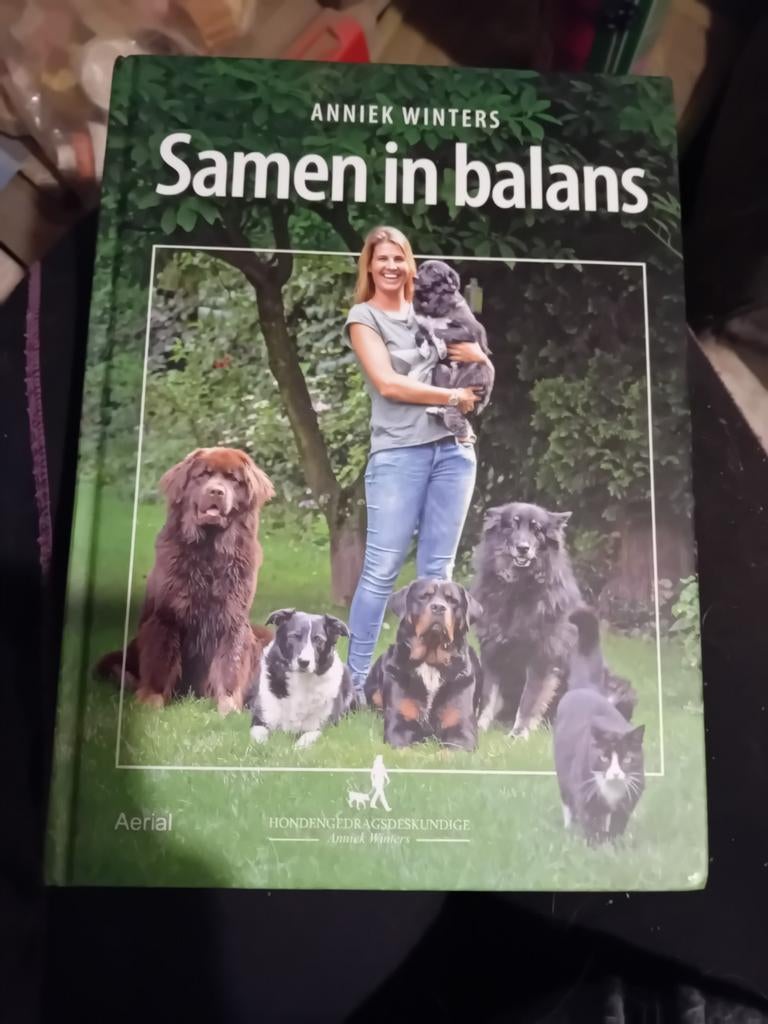 Samen in balans, Aniek Winters, Ophalen of Verzenden, Zo goed als nieuw, Honden