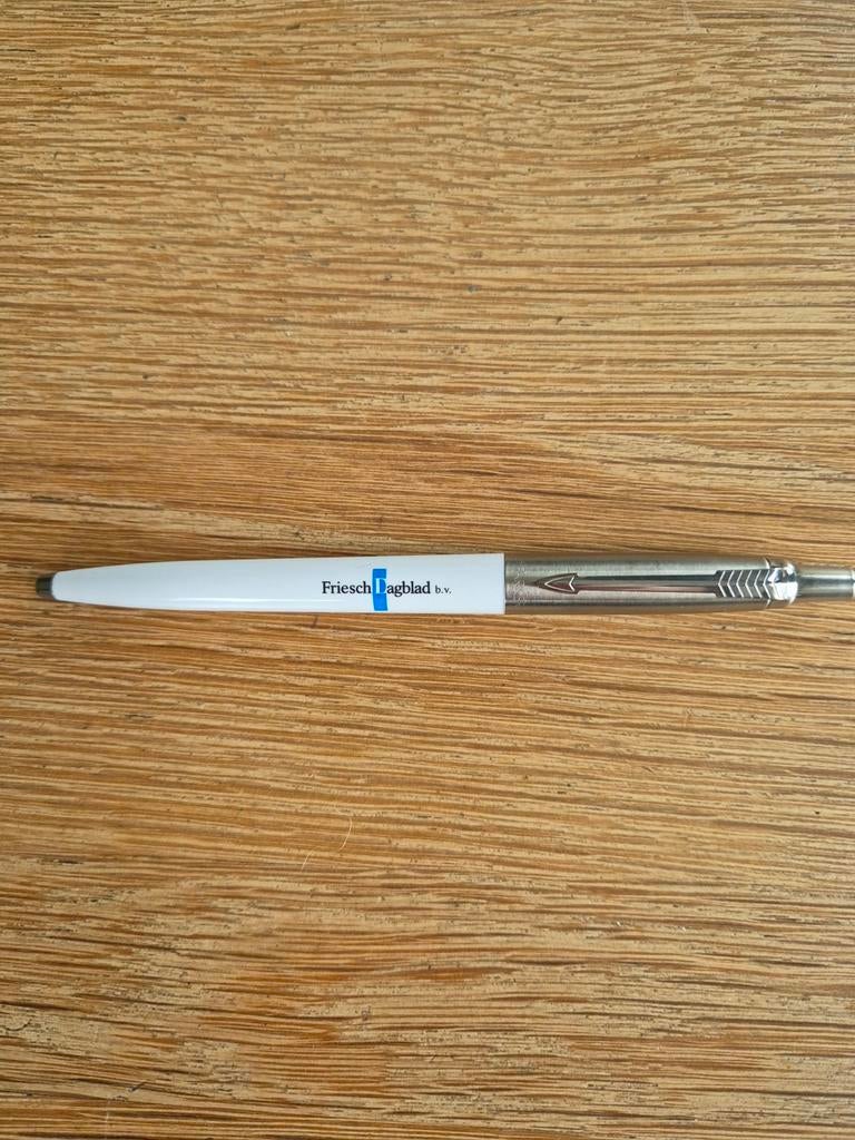 Parker pen Friesch Dagblad, Verzamelen, Pennenverzamelingen, Ophalen of Verzenden, Zo goed als nieuw, Balpen, Parker
