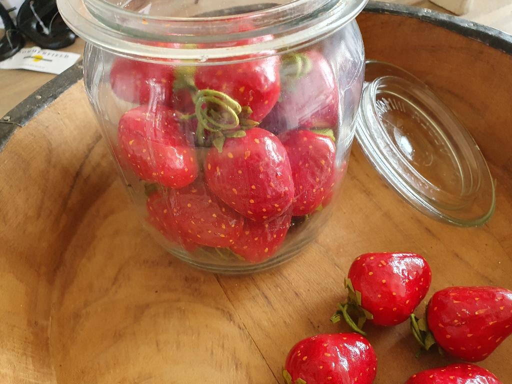 Aardbeien kunst in glazen pot, *, *, Ophalen of Verzenden, Zo goed als nieuw
