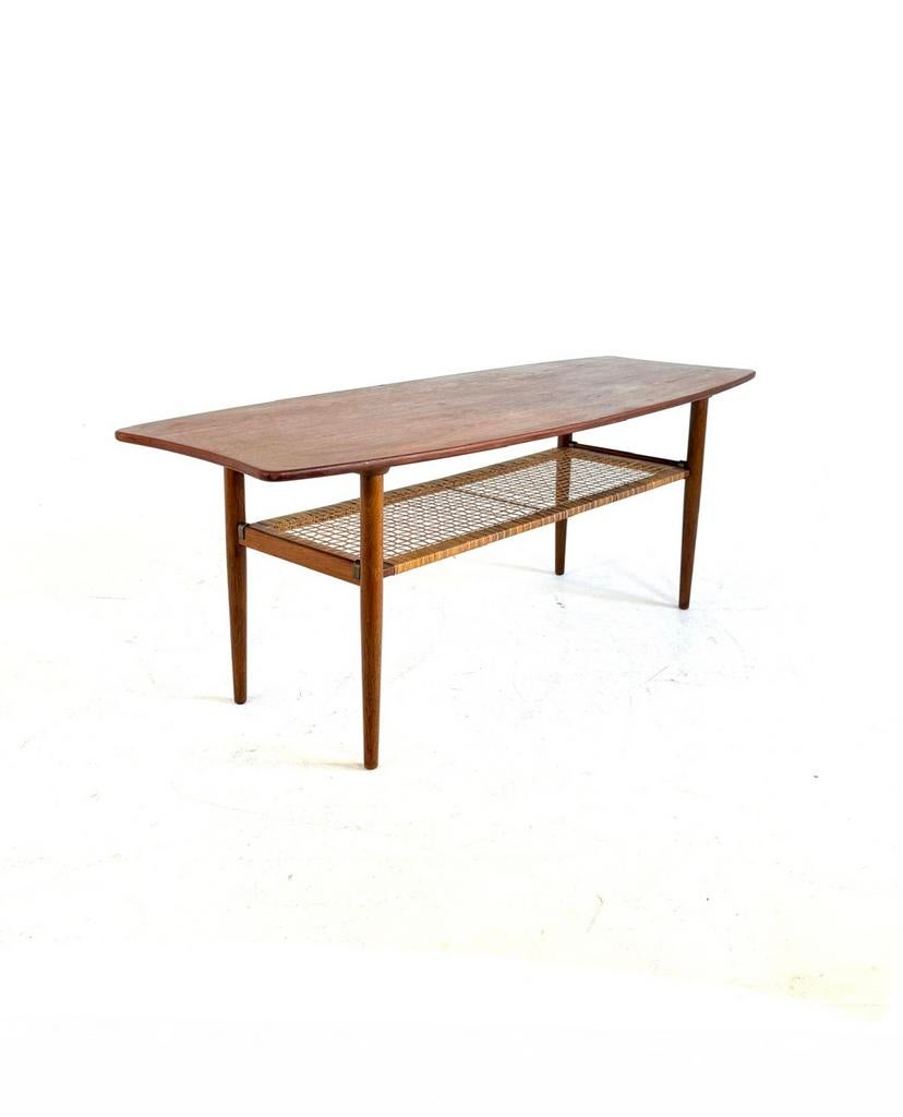 Foto 2 van Vintage Deense salontafel teak & webbing, Jason Ringsted ‘50