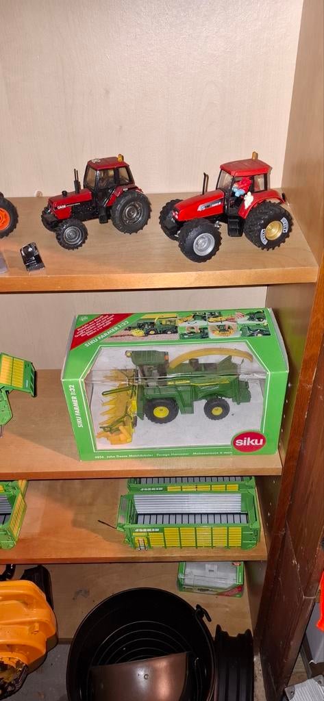 Enkel case ook verbouwde., Hobby en Vrije tijd, Modelauto's | 1:32, Ophalen of Verzenden, Nieuw, Tractor of Landbouw, Britains