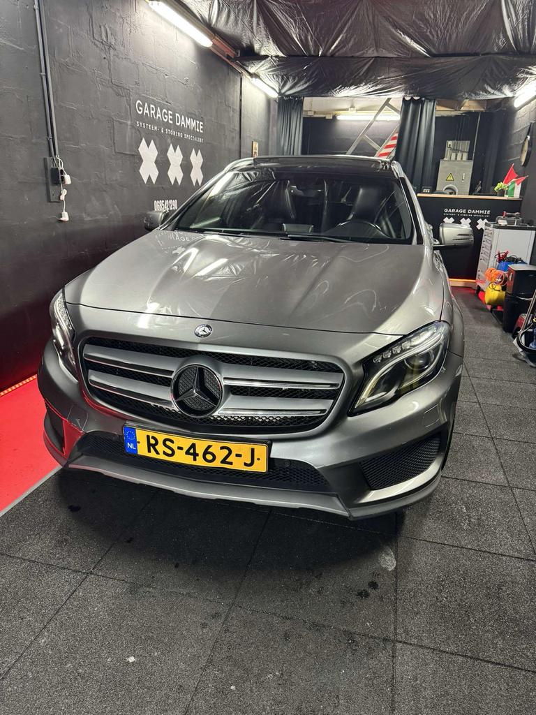 Mercedes-Benz GLA Gla220D amg 4M 2014 Grijs, MOTOR DEFECT, Auto's, Mercedes-Benz, Automaat, 1800 kg, Zwart, 4 cilinders