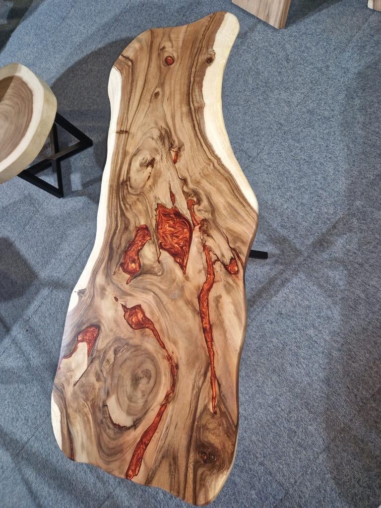 Prachtige suar epoxy salontafel 130x50 cm. Matrix onderstel, Industrieel suar interieur, Info@industrieel-suar-interieur.nl, 100 tot 150 cm