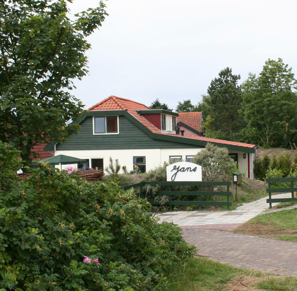 SCHIERMONNIKOOG  vakantiehuizen, Eigenaar