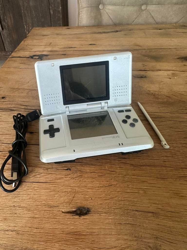 Nintendo DS met pennetje en laadkabel, Gebruikt, ., Ophalen of Verzenden, .