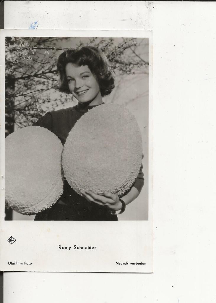 Romy Schneider met 2 paaseieren 5-8-1956, Verzamelen, Ansichtkaarten | Themakaarten, Ophalen of Verzenden, 1940 tot 1960, Gelopen