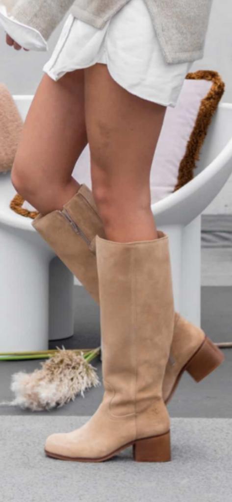 Mooie suede laarzen, Ophalen of Verzenden, Nieuw, Beige, Hoge laarzen