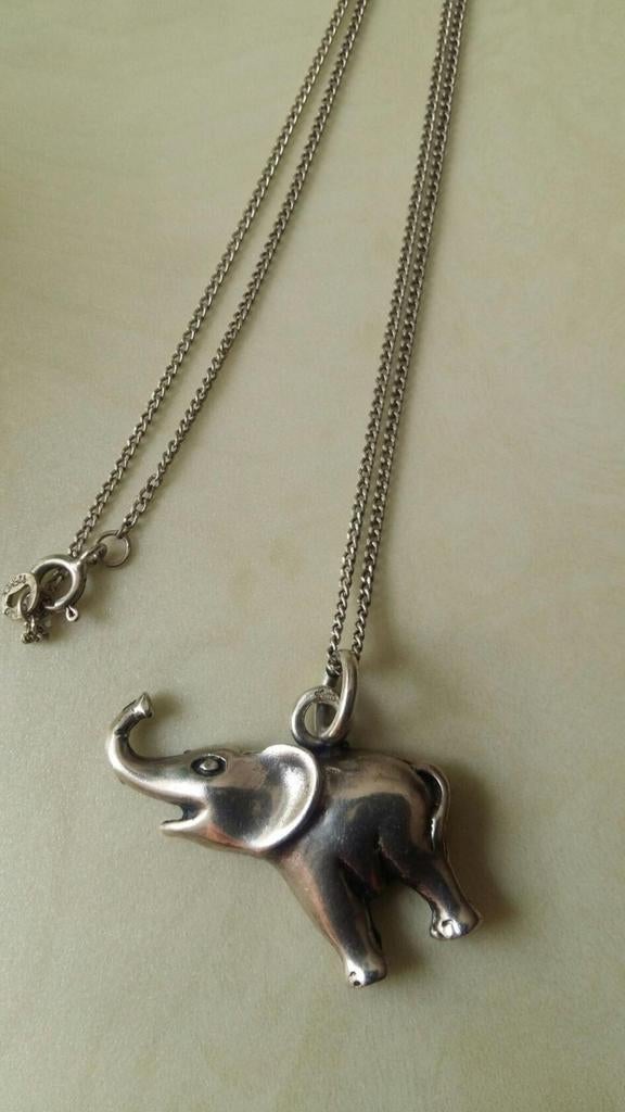 Zilveren ketting met olifant hanger, Verstelbaar, Ophalen of Verzenden, Zo goed als nieuw, Zilver