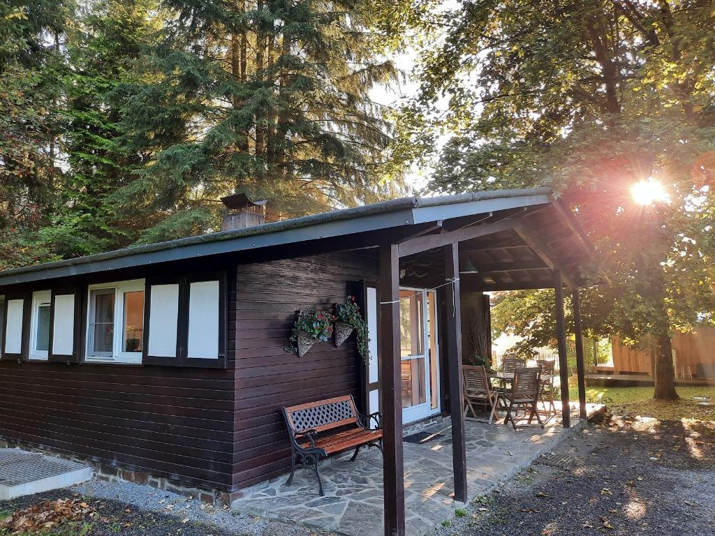 Ardennen:Chalet riviertje bij lux grens vrij 27/6 t/m 4 juli, Vakantie, Vakantiehuizen | België, 5 personen, Landelijk, In bos