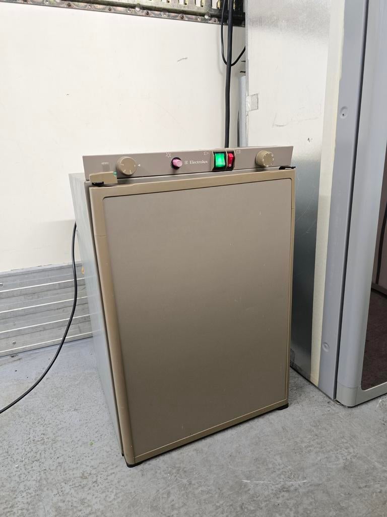 Elektrolux Dometic rm4180 koelkast, Caravans en Kamperen, Camper-accessoires, Zo goed als nieuw, Ophalen