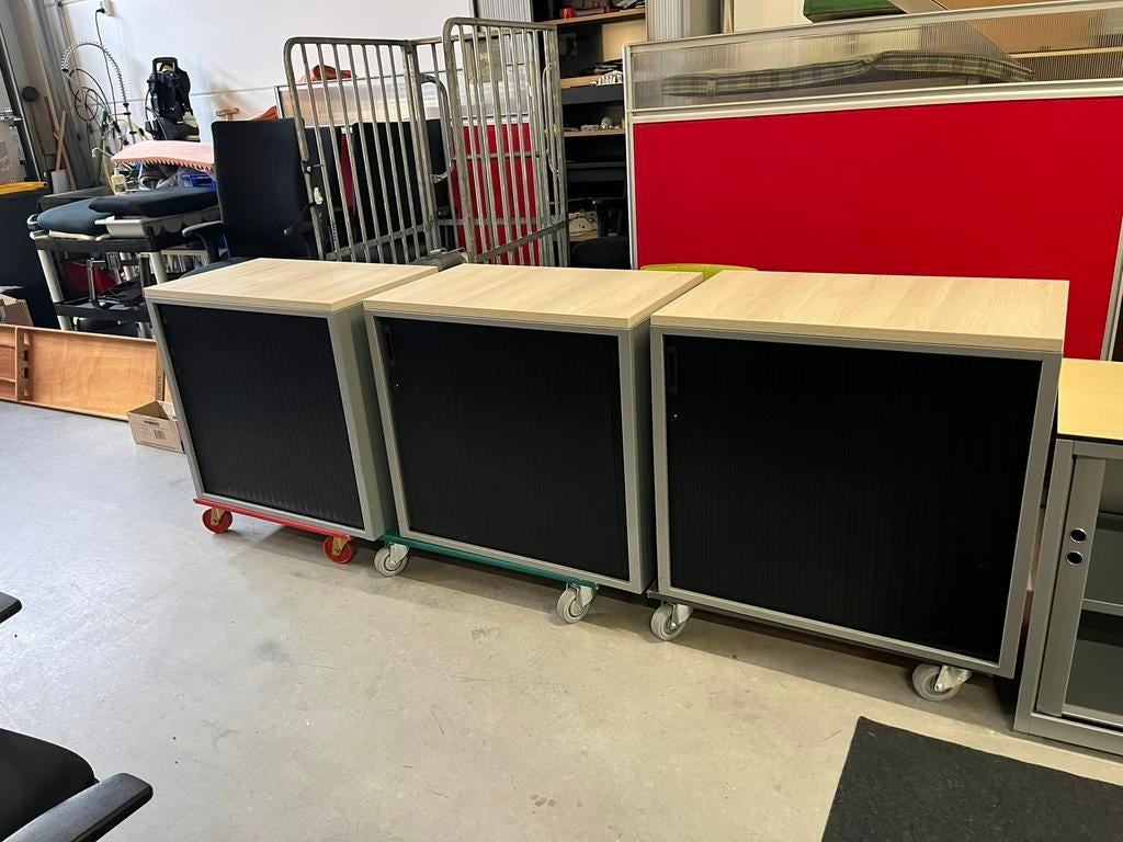 2x Ahrend kleine roldeurkasten met sleutel en 1 plank, Ophalen, Geen, Ahrend, 50 tot 100 cm