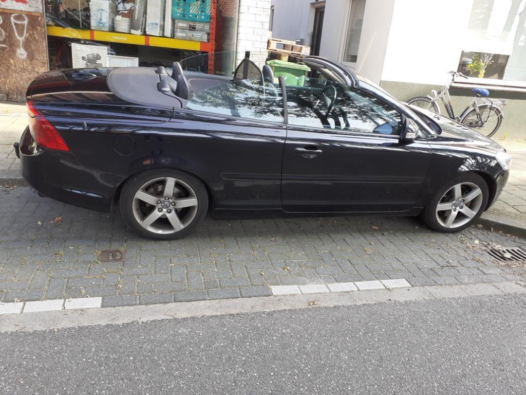 Volvo C70 D3 110KW/150PK 2011 Zwart, Auto's, Volvo, Voorwielaandrijving, C70, Zwart, 179 €/maand