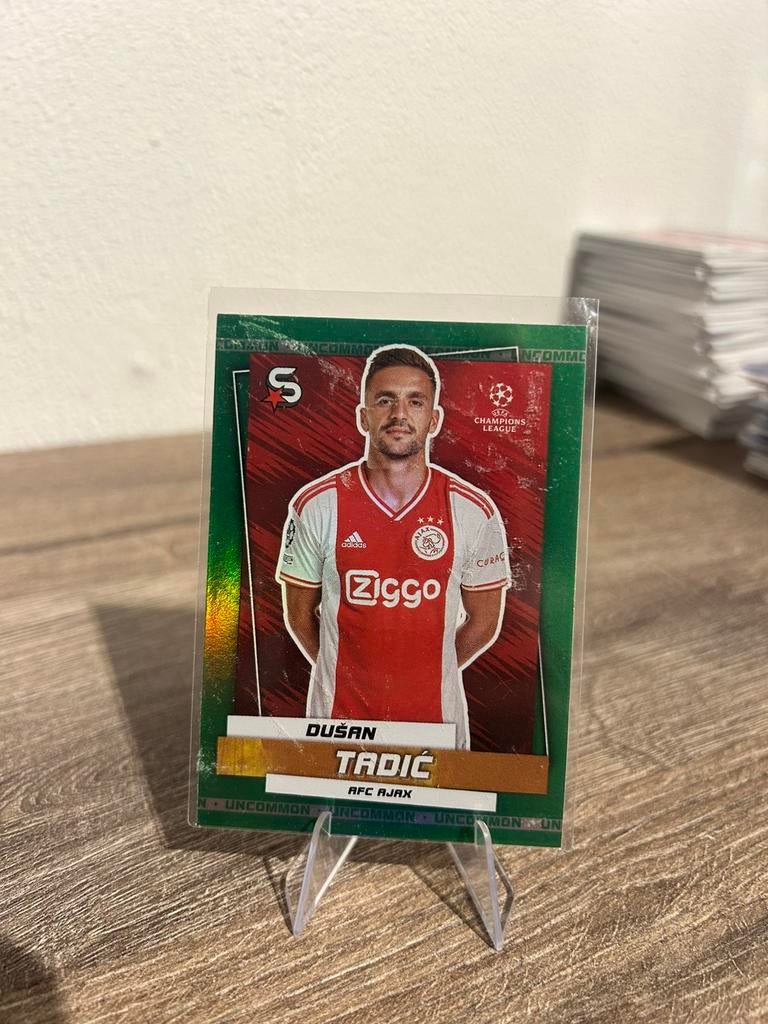 Dusan Tadic 2022-23 Topps UCC Superstars #153 Green Ajax, Verzamelen, Ophalen of Verzenden, Zo goed als nieuw, Ajax, Poster, Plaatje of Sticker